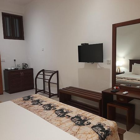Tranquil Hotel Хикадува Екстериор снимка