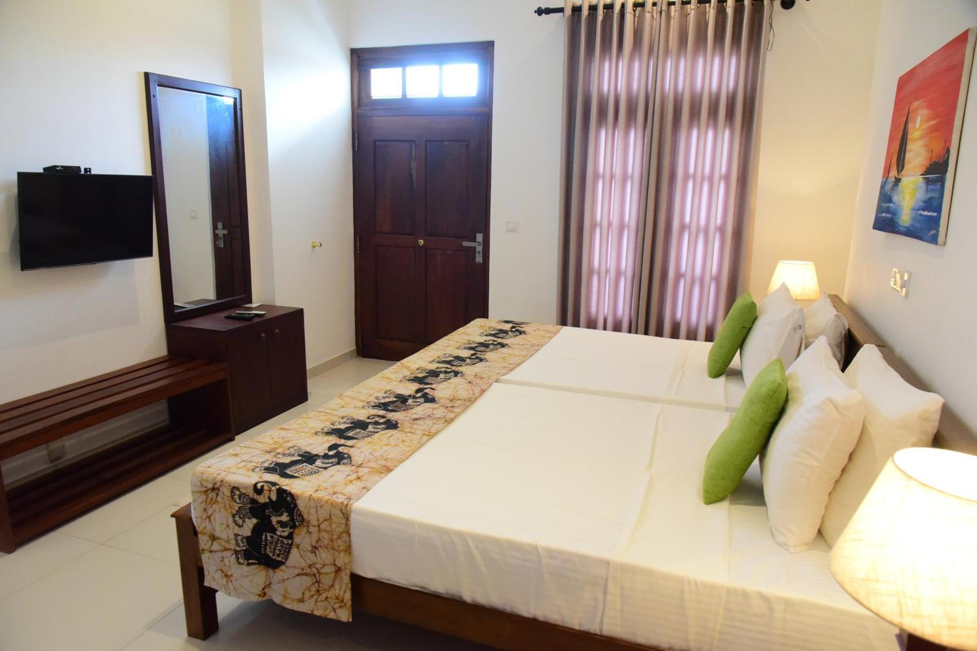 Tranquil Hotel Хикадува Екстериор снимка