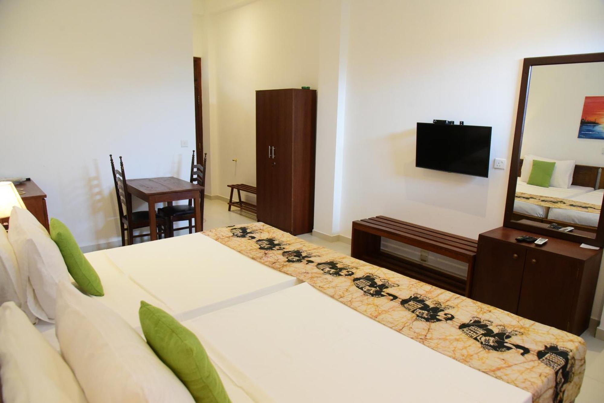Tranquil Hotel Хикадува Екстериор снимка