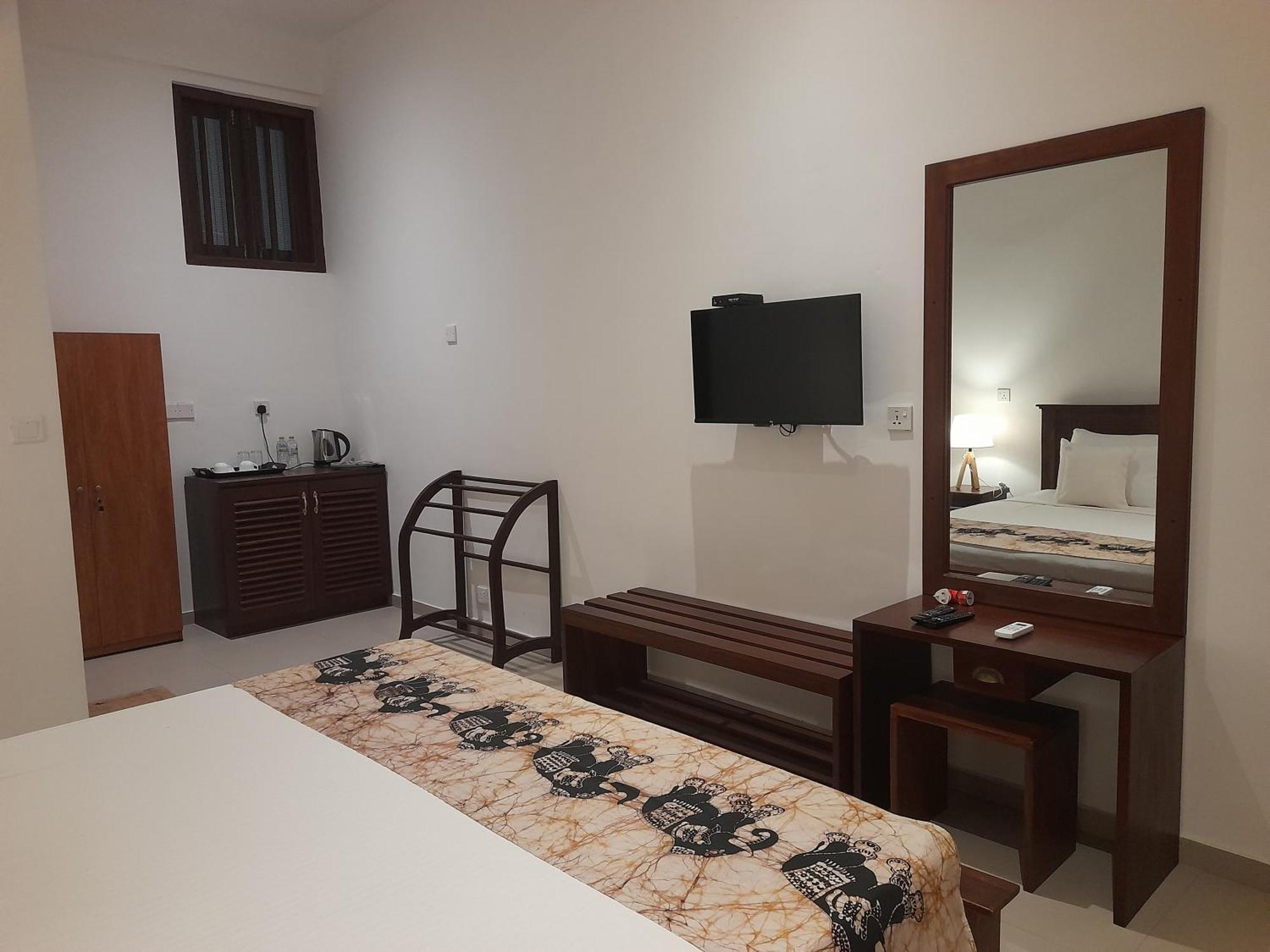 Tranquil Hotel Хикадува Екстериор снимка