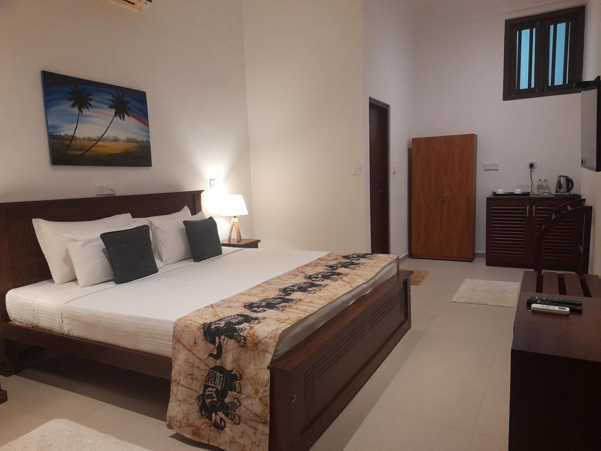 Tranquil Hotel Хикадува Екстериор снимка
